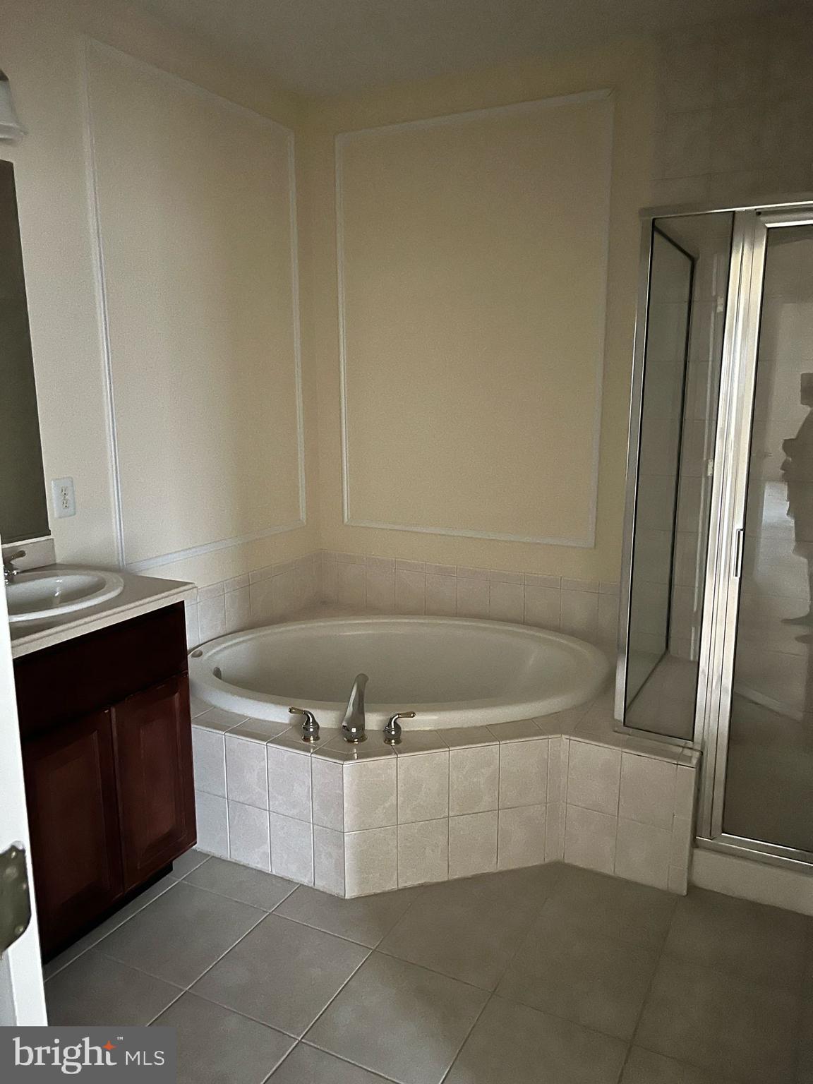 KING FARM VILLAGE - Residential Lease