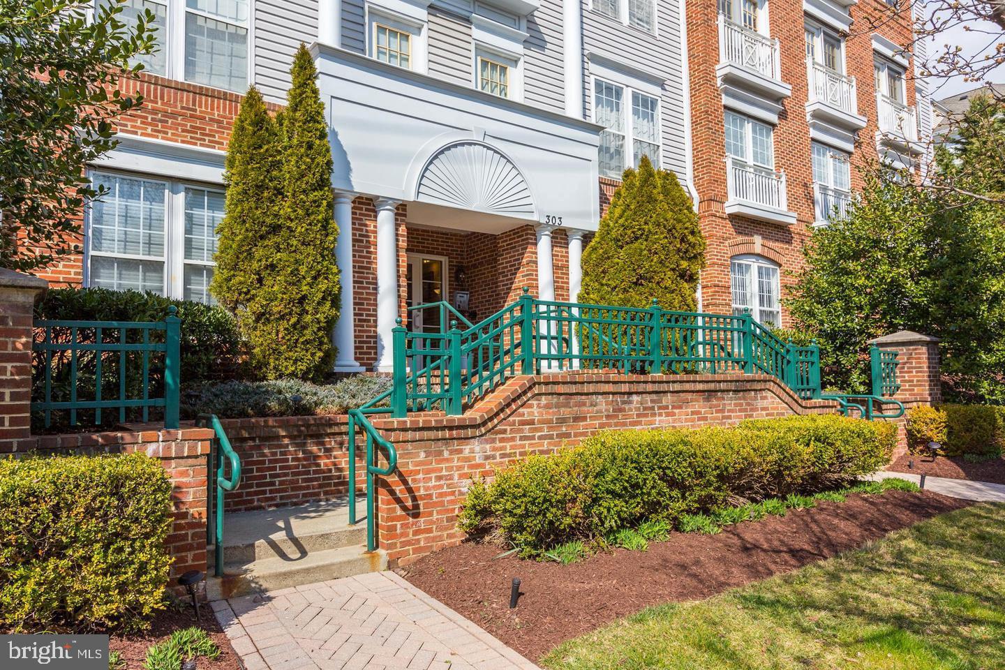 KING FARM VILLAGE - Residential Lease