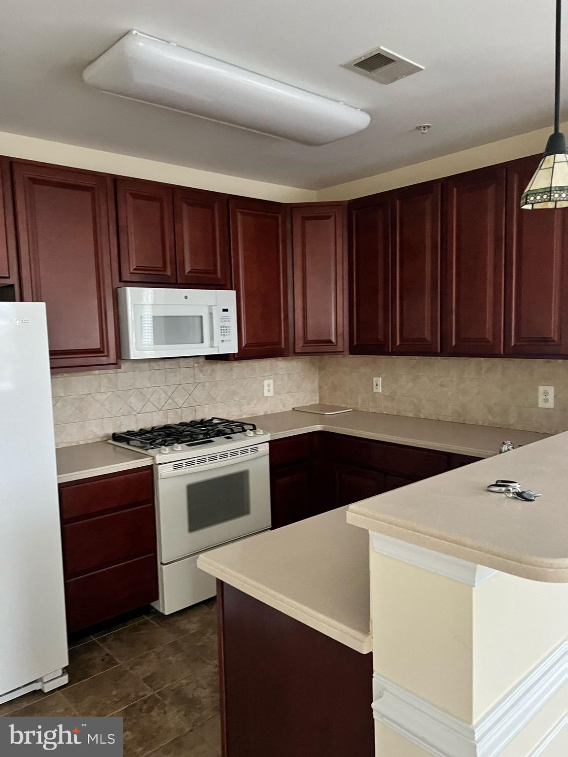 KING FARM VILLAGE - Residential Lease