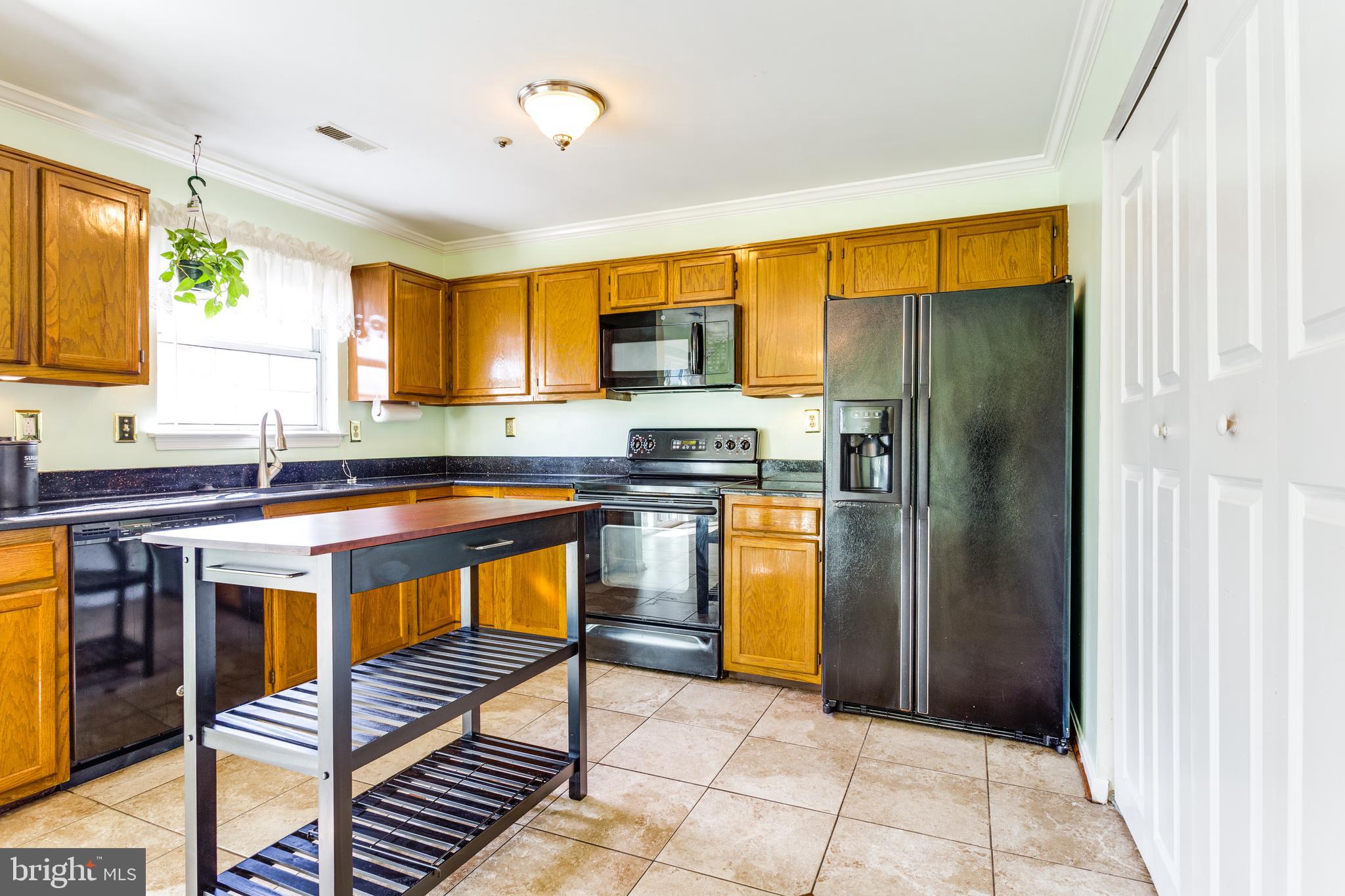 FOUNDERS WOODS CONDO - Residential