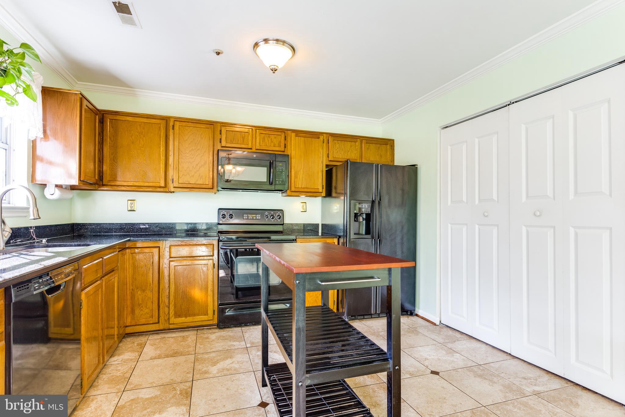 FOUNDERS WOODS CONDO - Residential