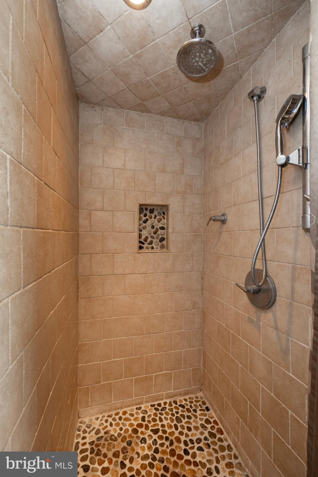 WYNNEWOOD VALLEY - Residential