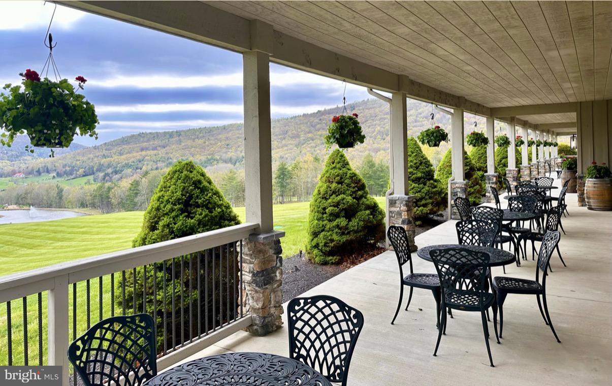 302 GOLF CLUB DRIVE