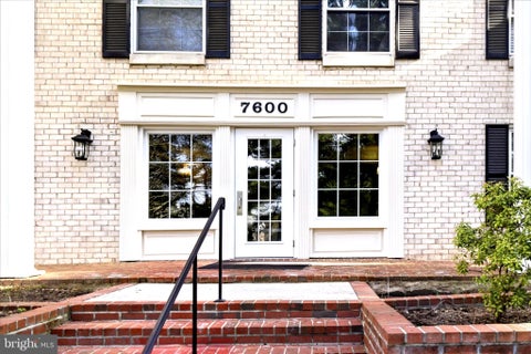 Photo of 7600 Tremayne Place #301, MCLEAN, VA 22102 (MLS # VAFX2293326)