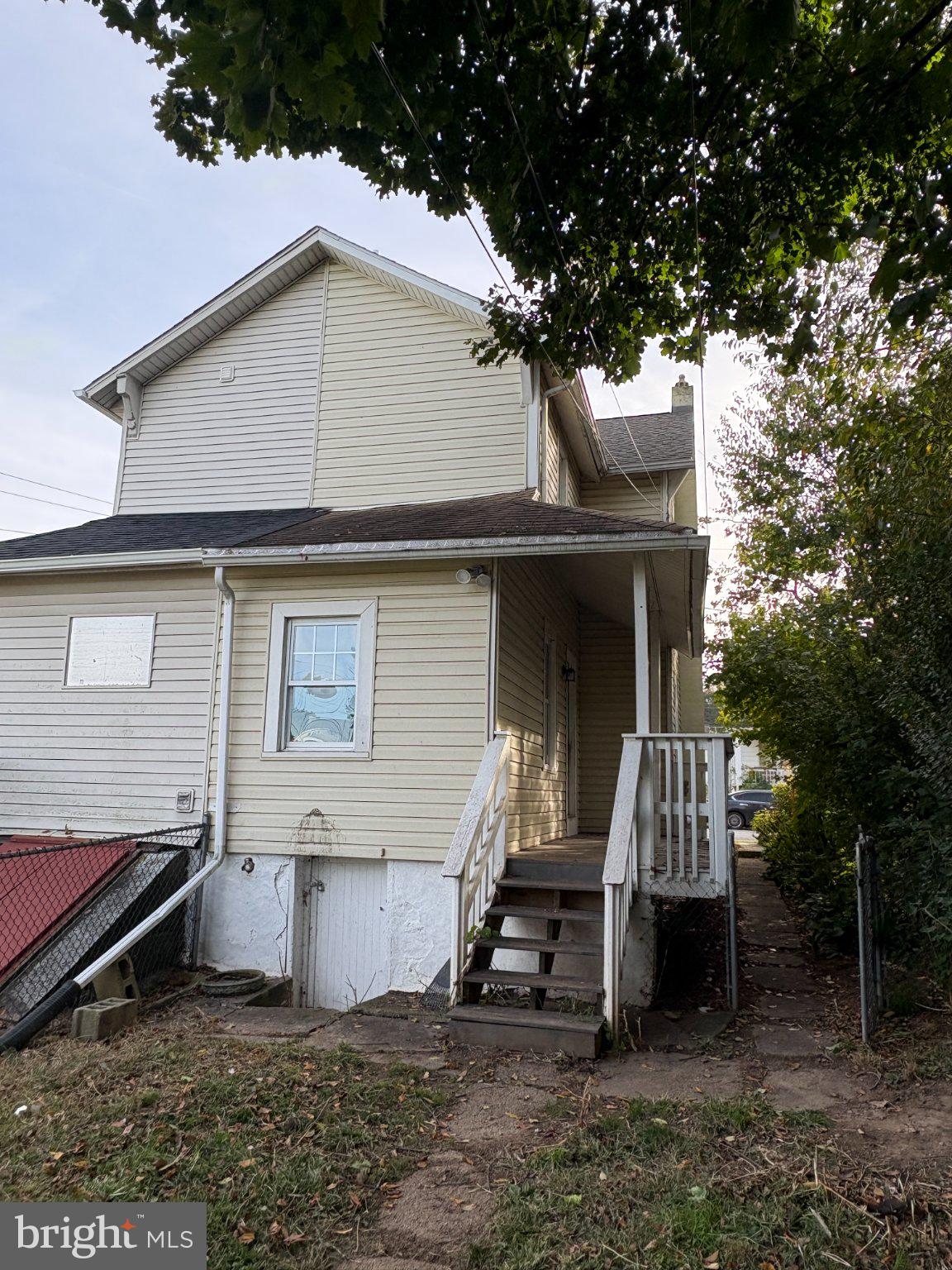 637 W 2ND STREET