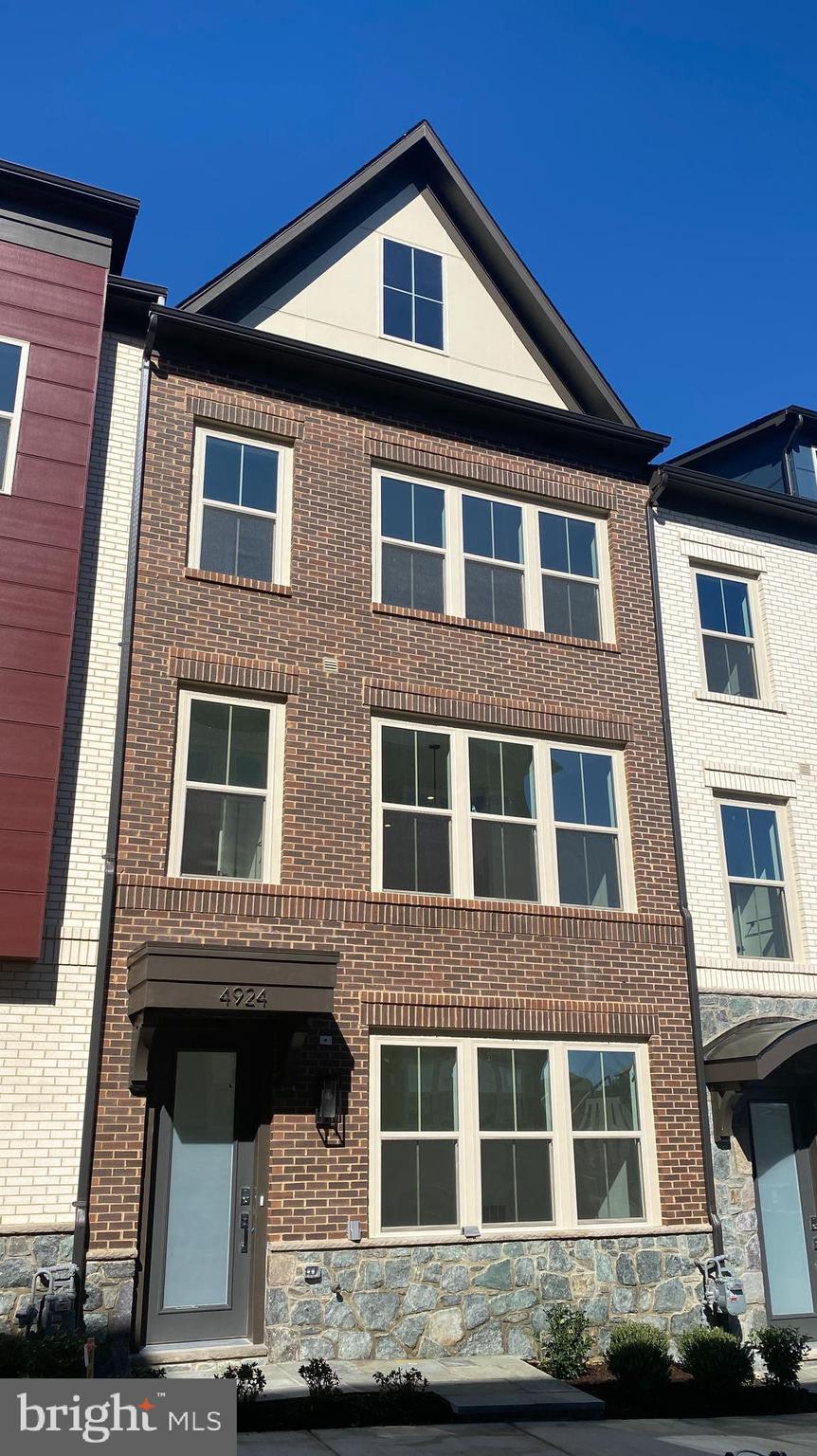 THE GROVE - Residential Lease