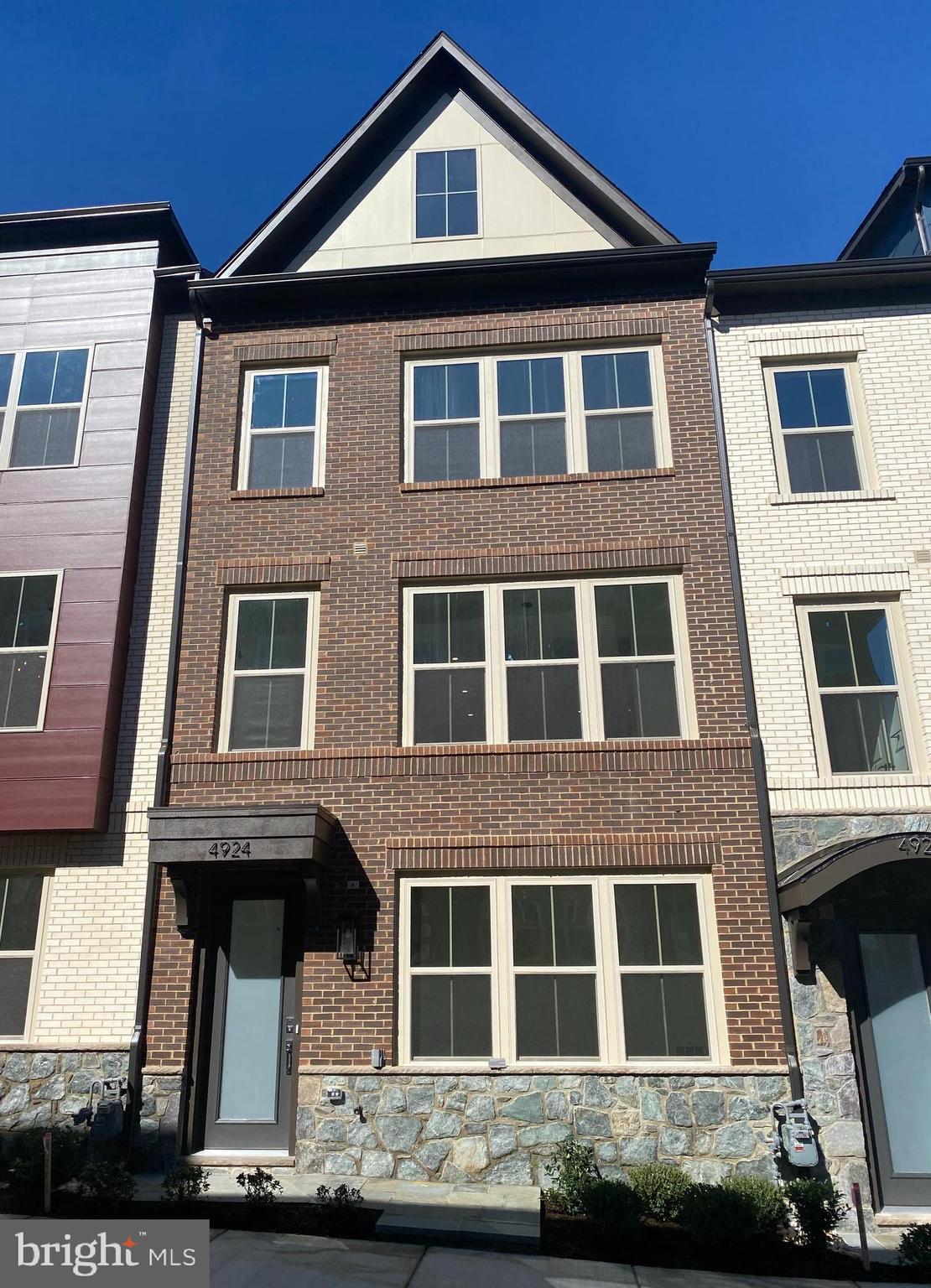 THE GROVE - Residential Lease