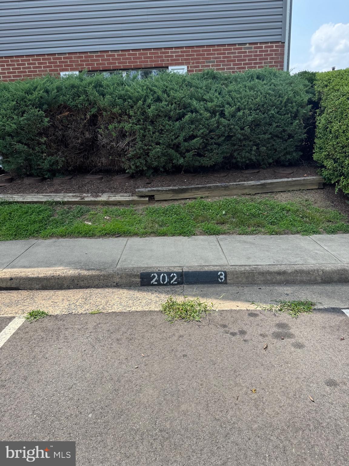 SUNNINGDALE MEADOWS - Residential