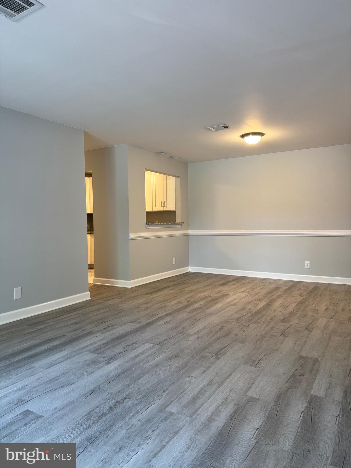 202 GROSVENOR LANE 72 ( APT. 3)