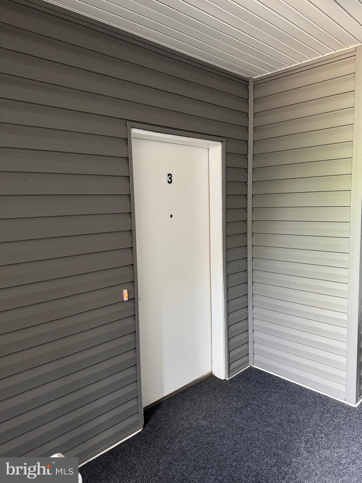 202 GROSVENOR LANE 72 ( APT. 3)