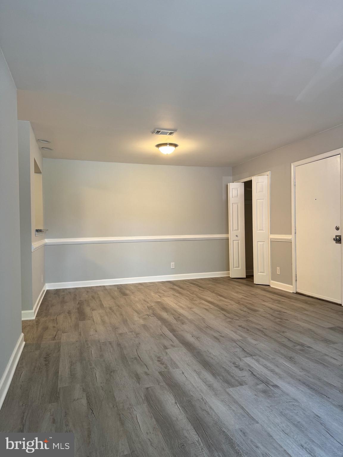 202 GROSVENOR LANE 72 ( APT. 3)
