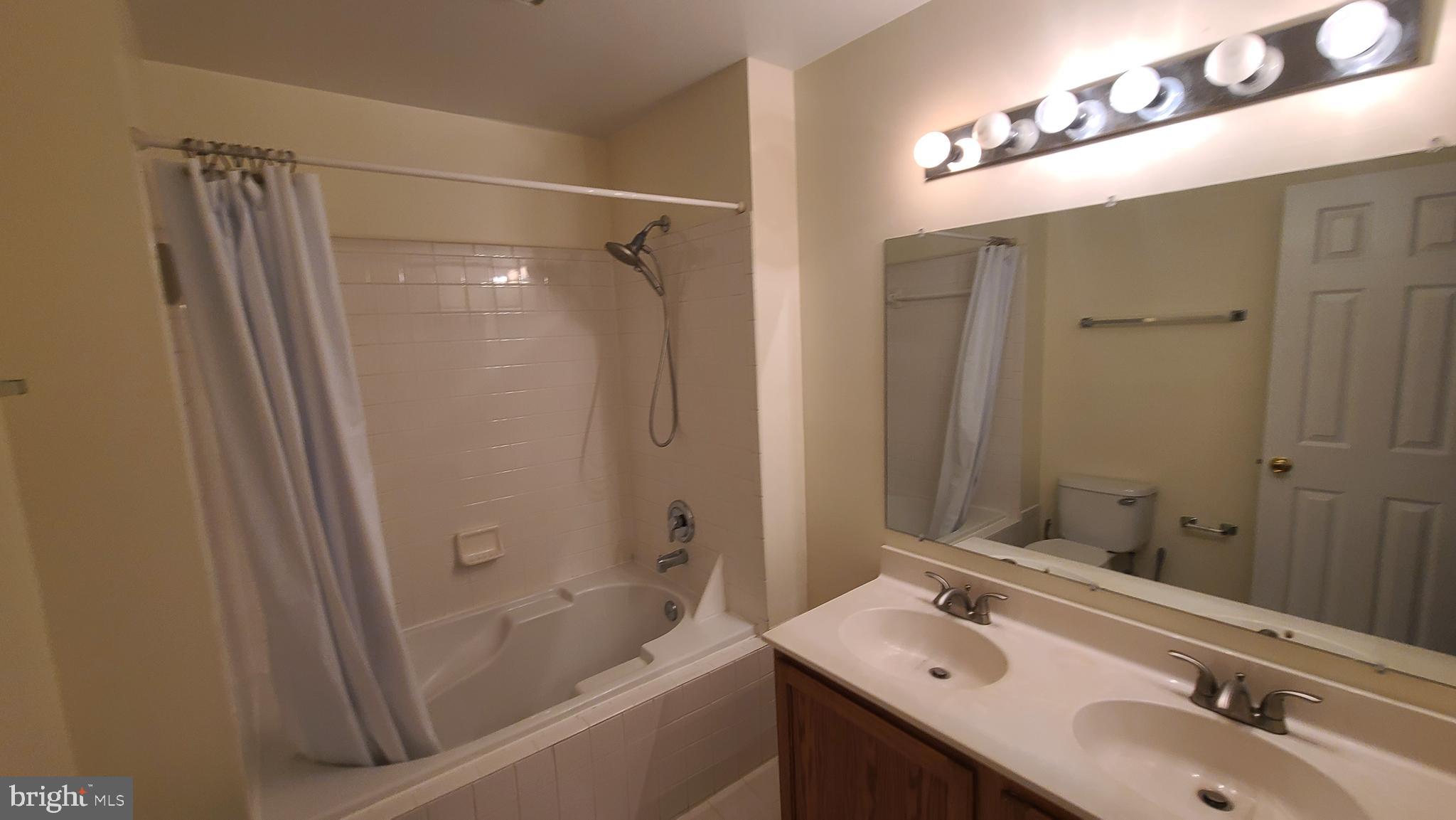 MCNAIR FARMS LANDBAY 11 - Residential Lease