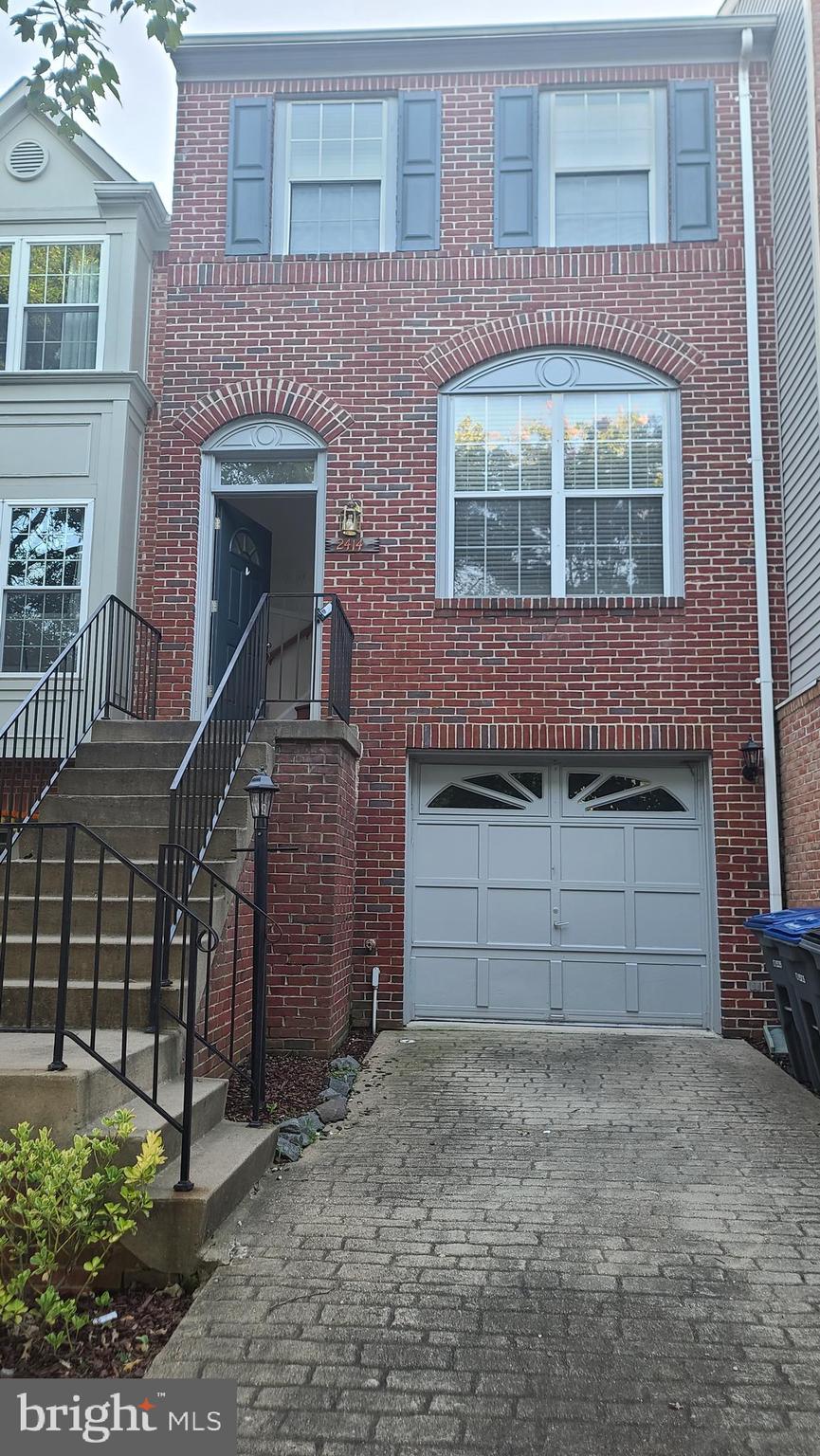 MCNAIR FARMS LANDBAY 11 - Residential Lease