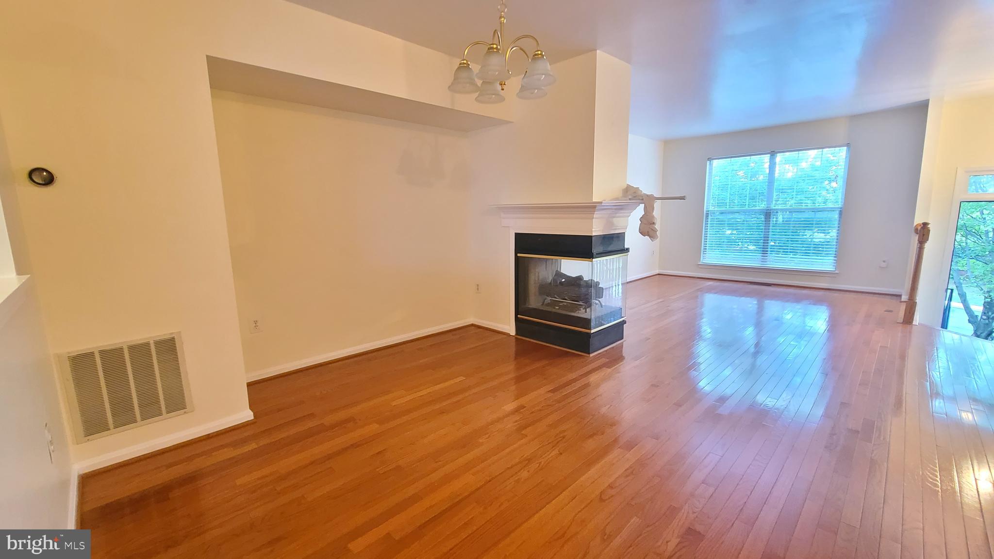 MCNAIR FARMS LANDBAY 11 - Residential Lease