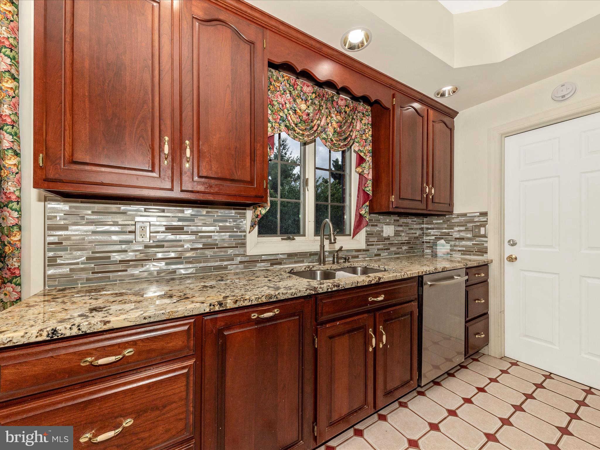 FOUNTAIN HEAD - Residential