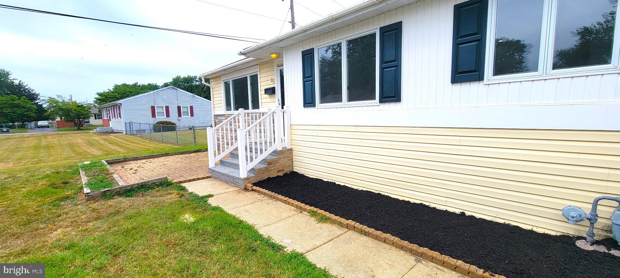25 BRIAR LANE