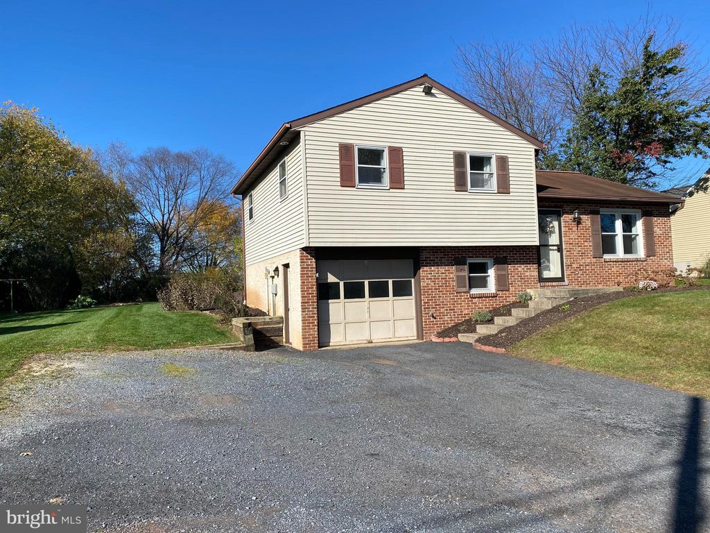 Photo of 960 Sun Valley Road, Stevens, PA 17578 (MLS # PALA2043290)