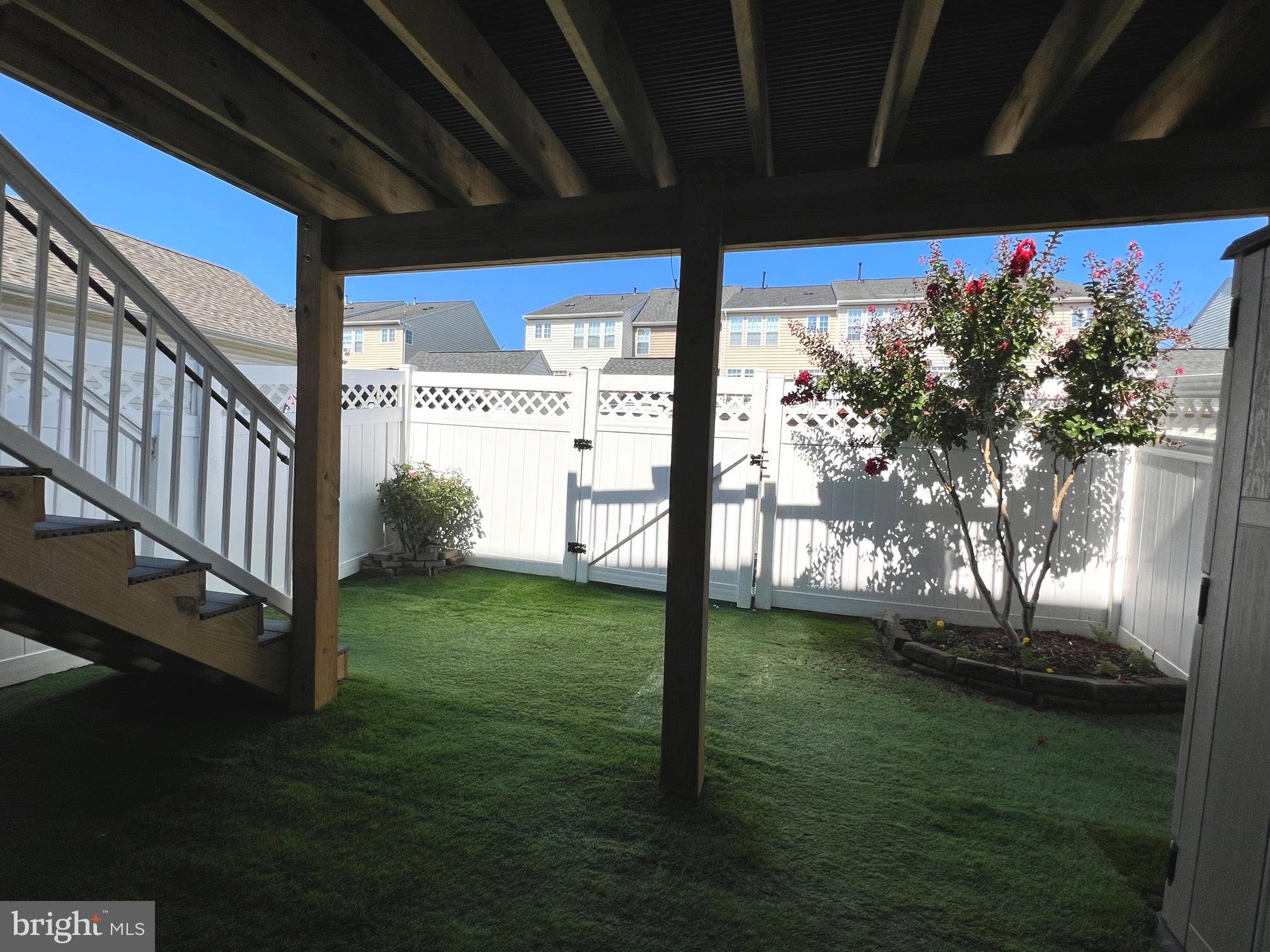 HUNTFIELD - Residential Lease