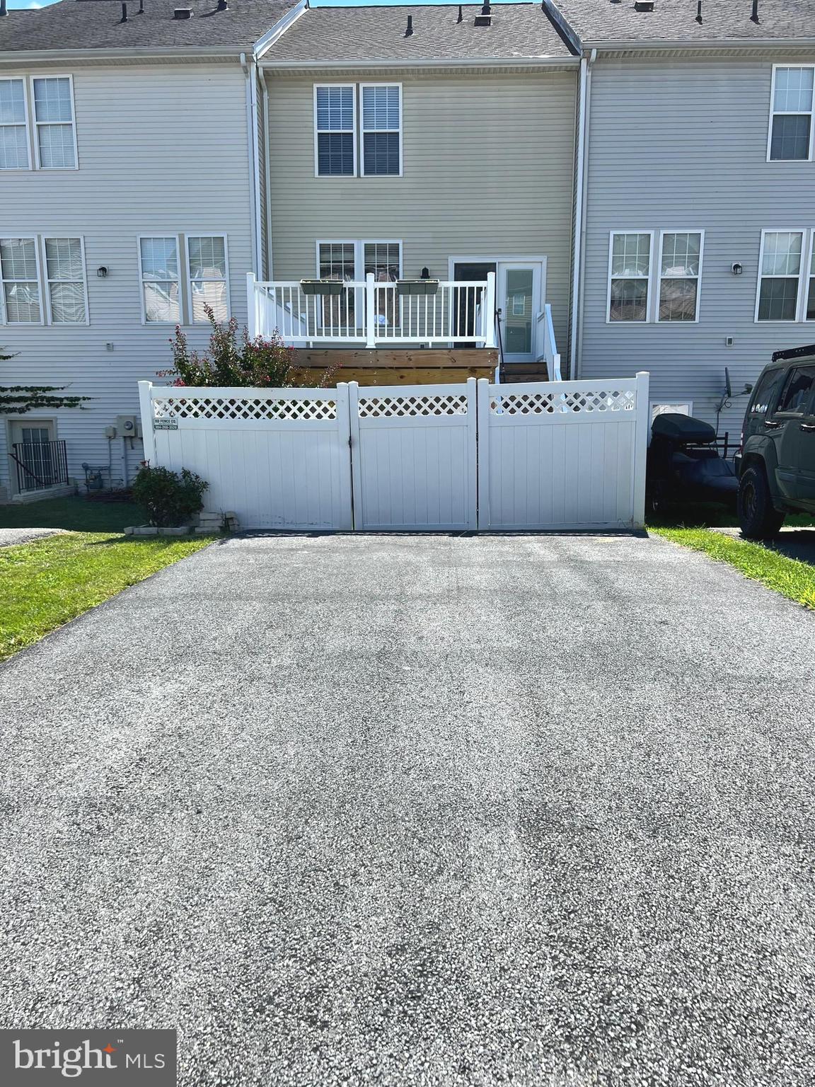 HUNTFIELD - Residential Lease