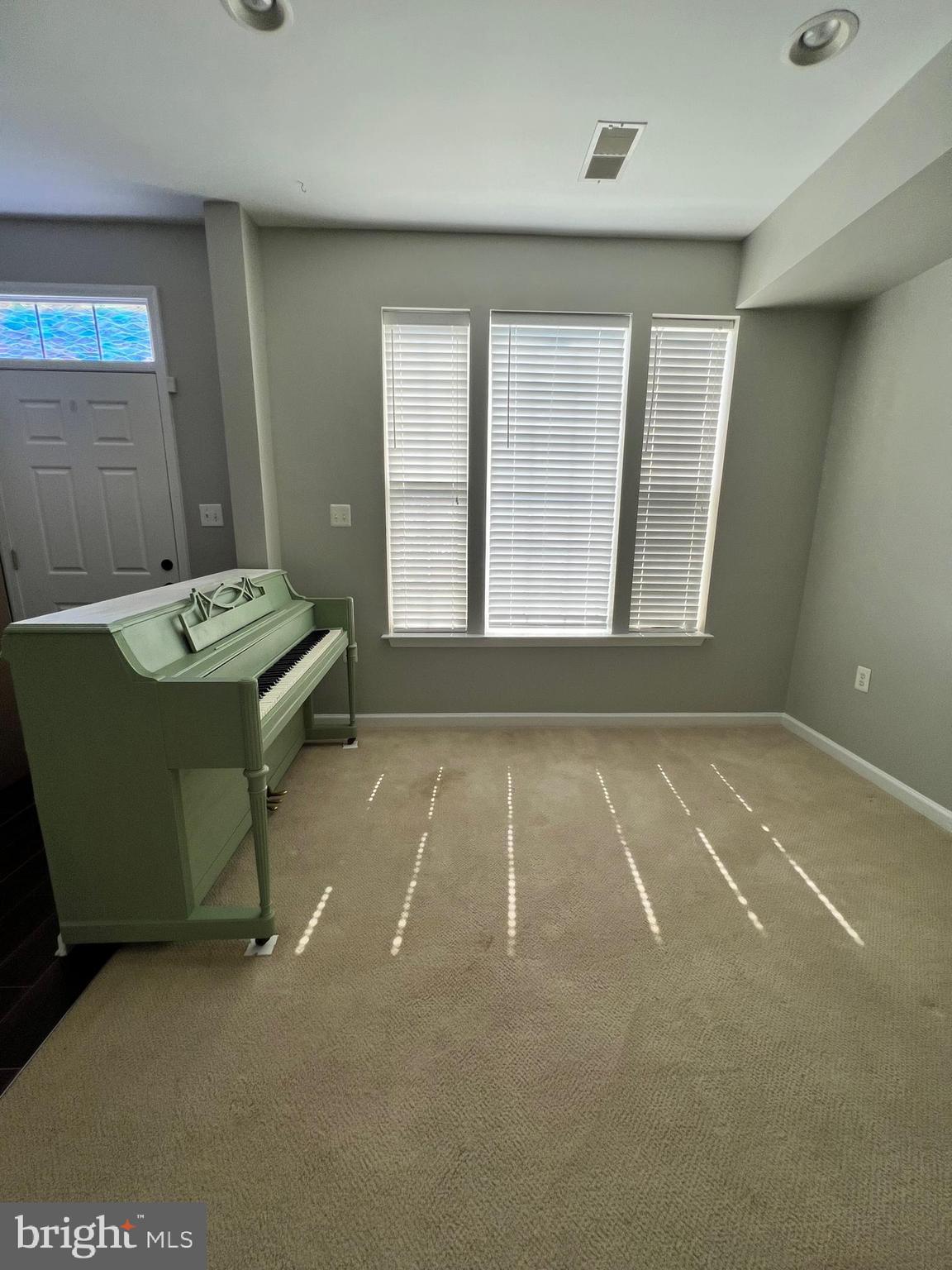 HUNTFIELD - Residential Lease