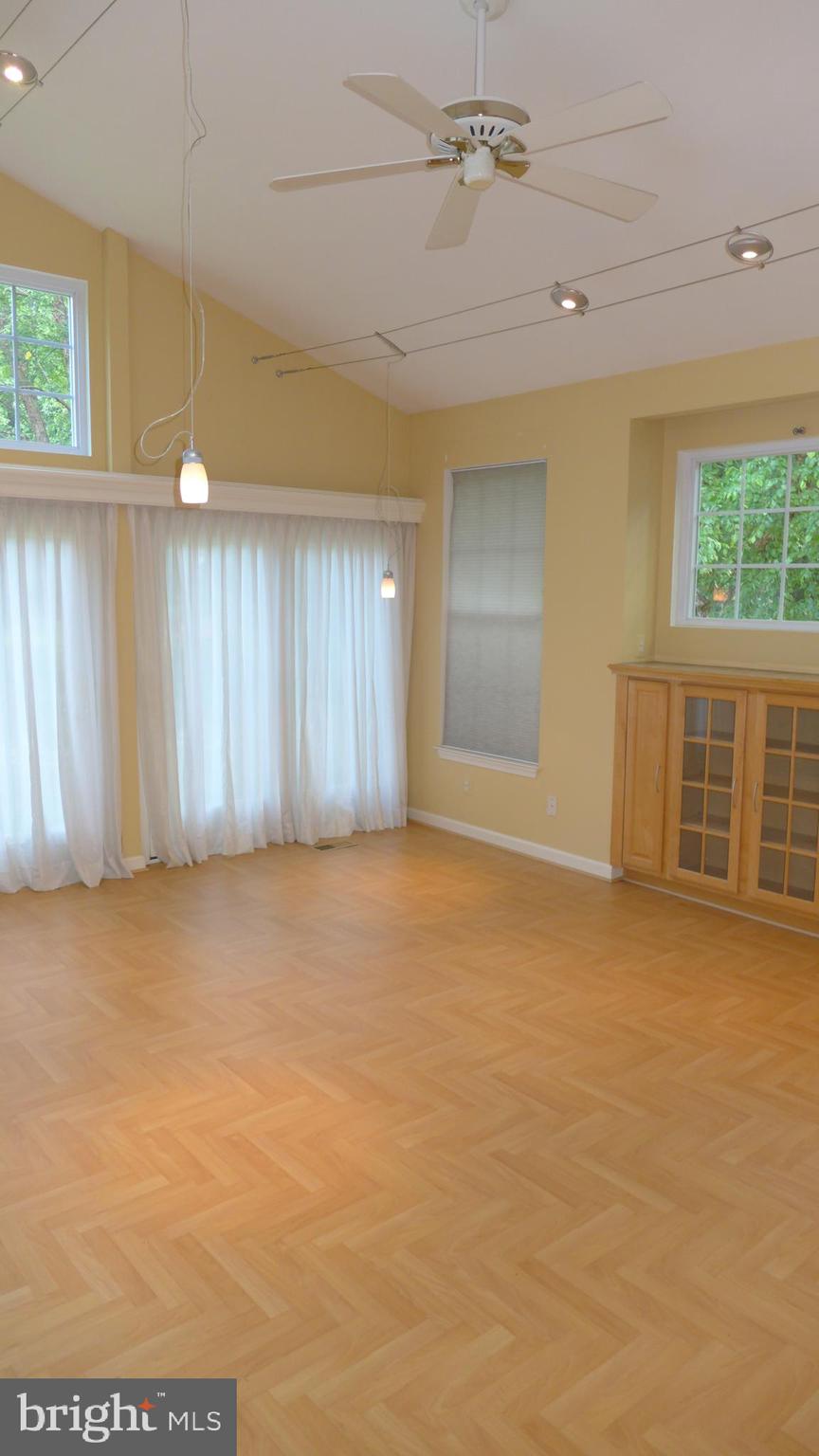 VINEYARD OAK - Residential Lease