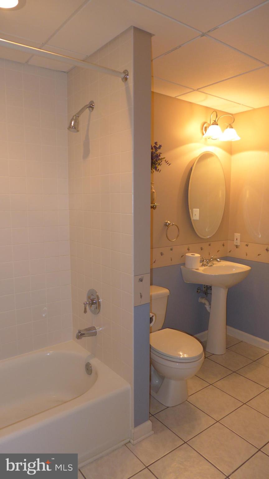 VINEYARD OAK - Residential Lease