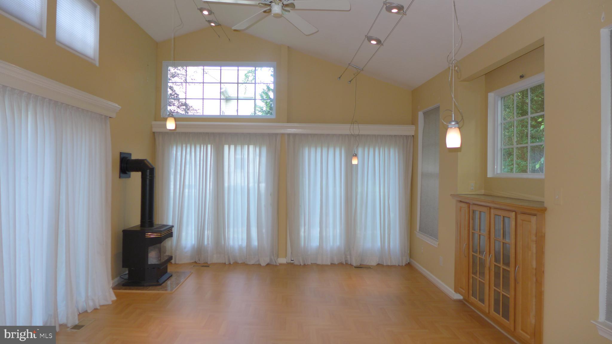 VINEYARD OAK - Residential Lease