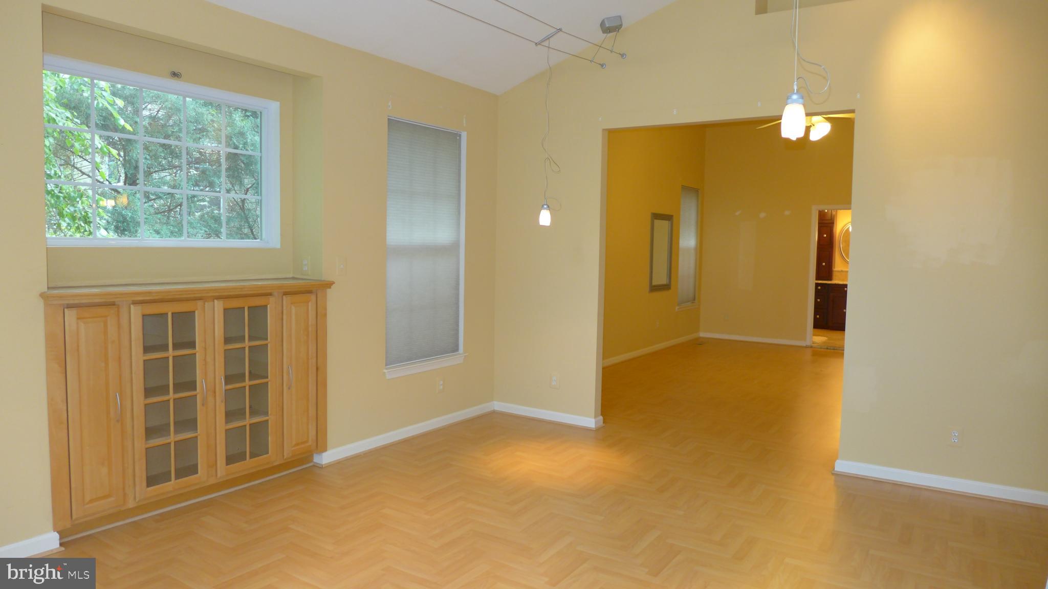 VINEYARD OAK - Residential Lease