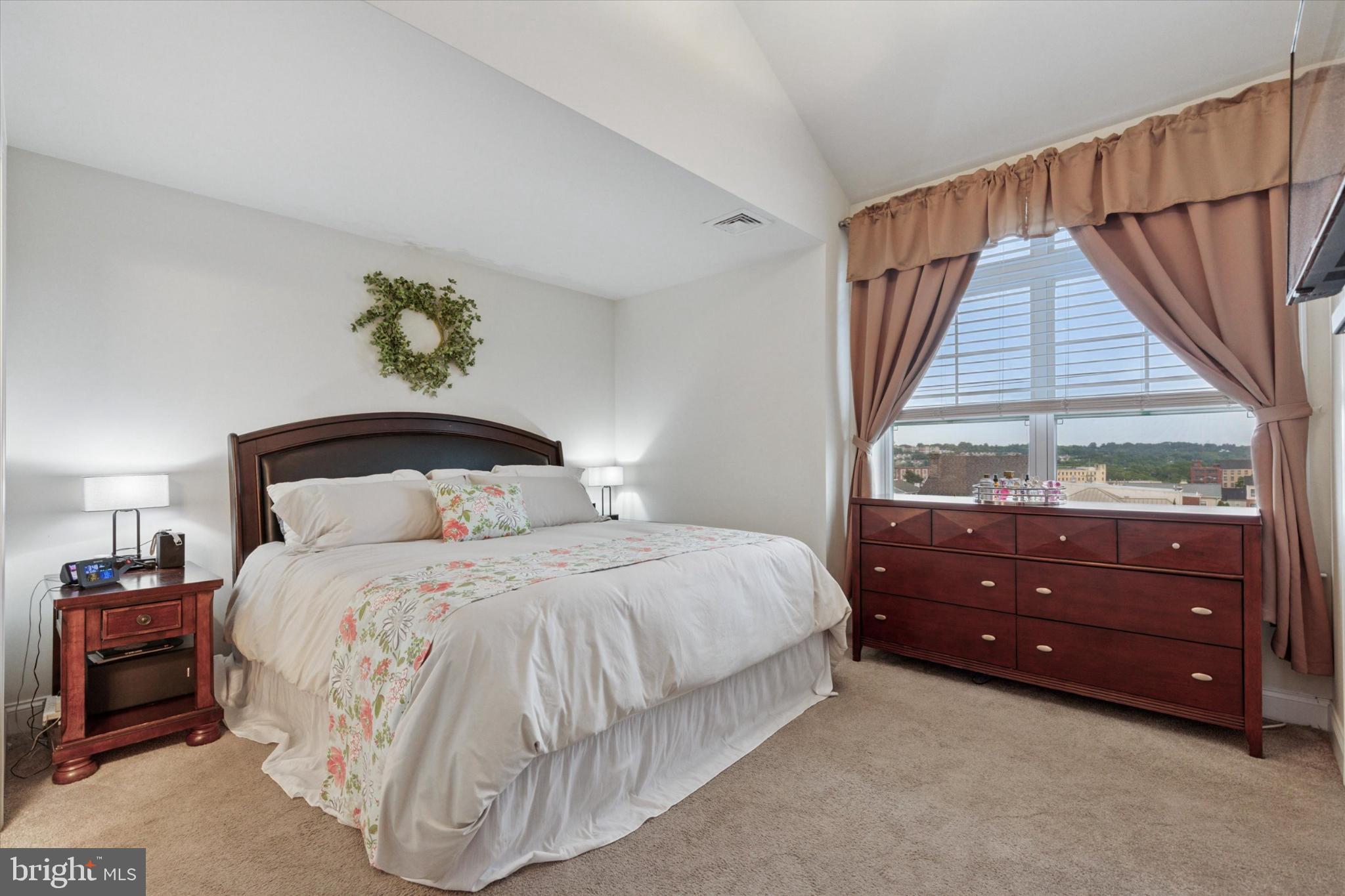 MERION POINTE - Residential