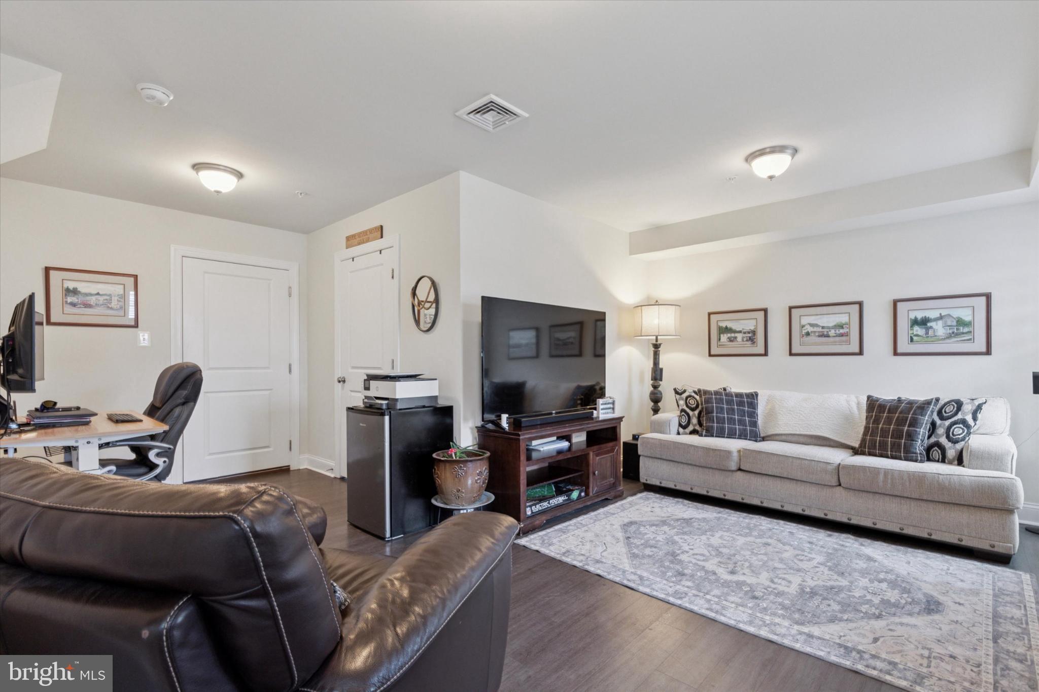 MERION POINTE - Residential