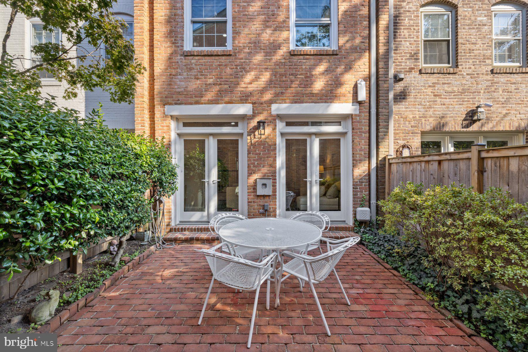 CANAL WAY - Residential