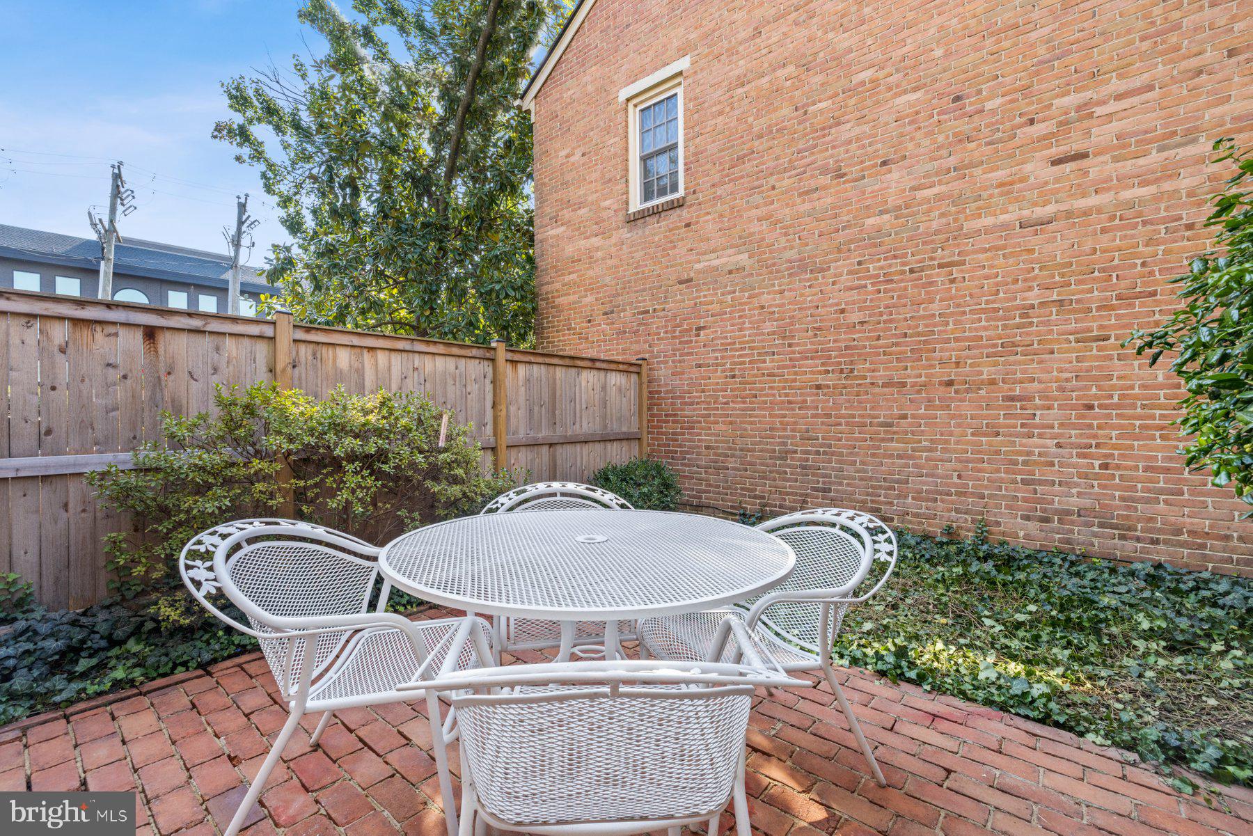 CANAL WAY - Residential