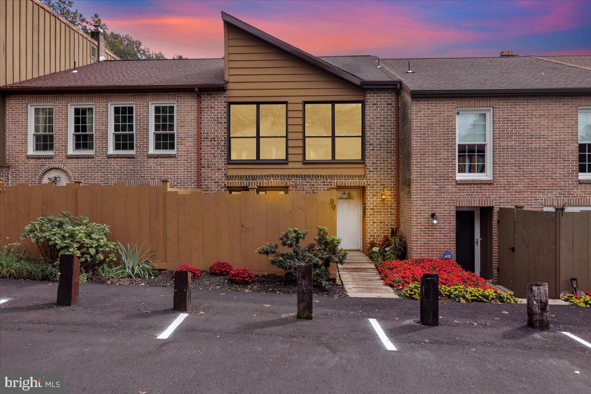 FLYING HILLS - Residential