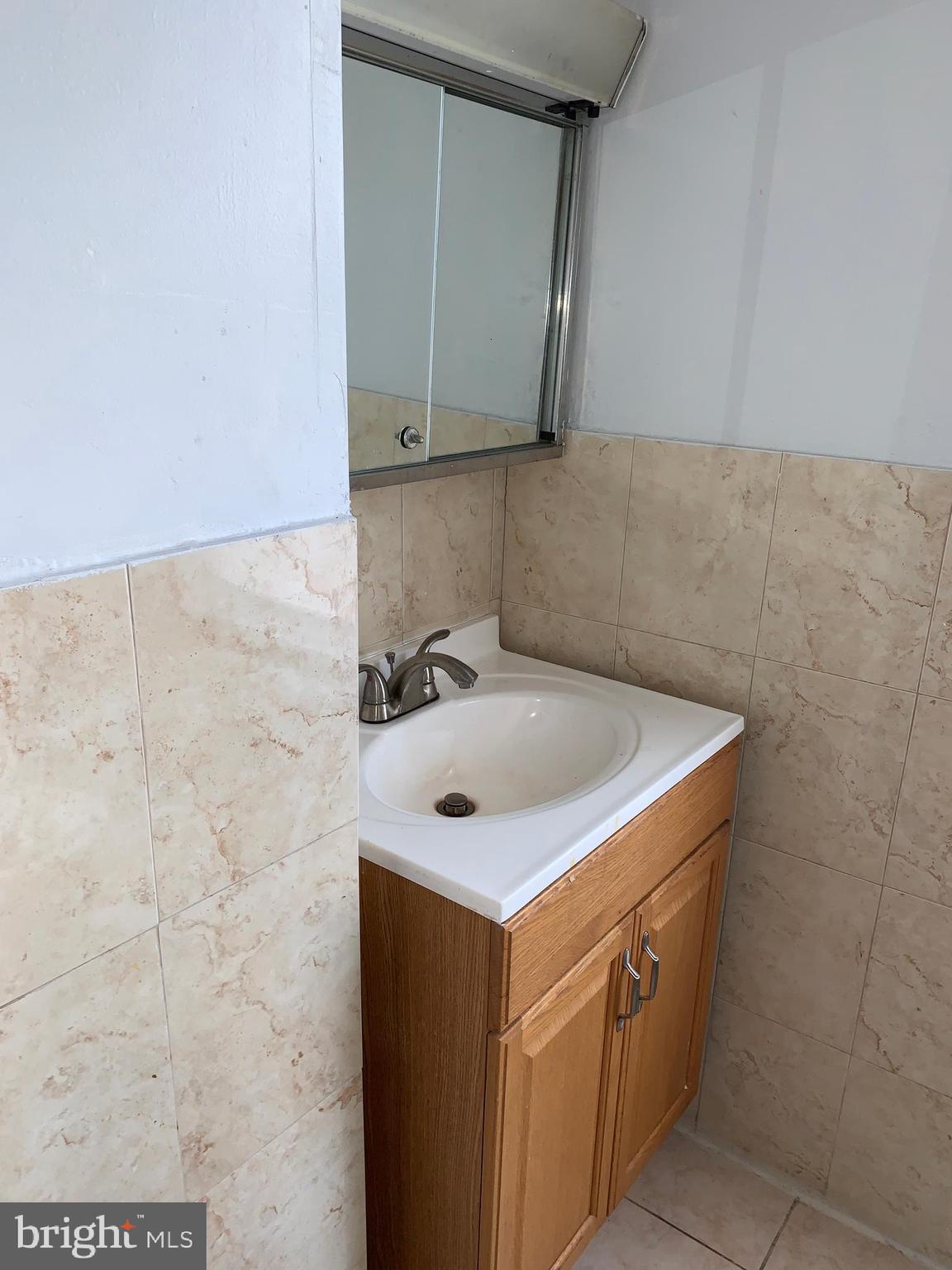 PORT RICHMOND - Residential Lease