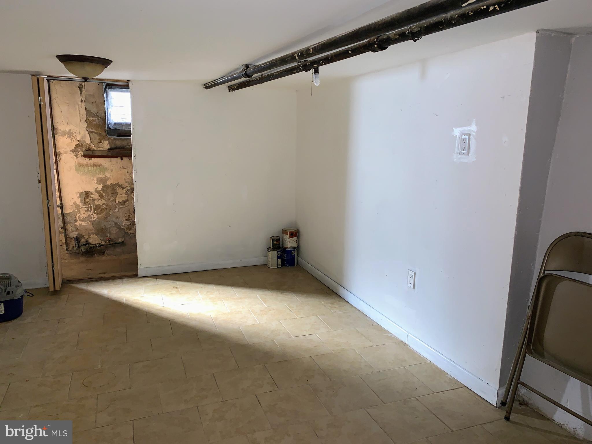 PORT RICHMOND - Residential Lease