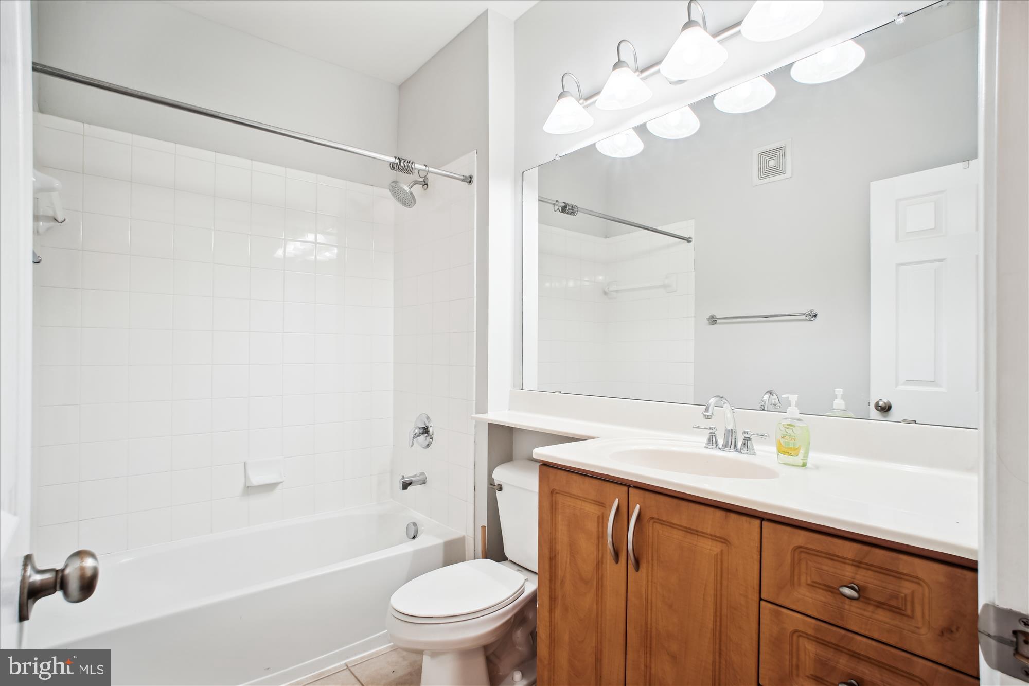 LEGATO CORNER - Land