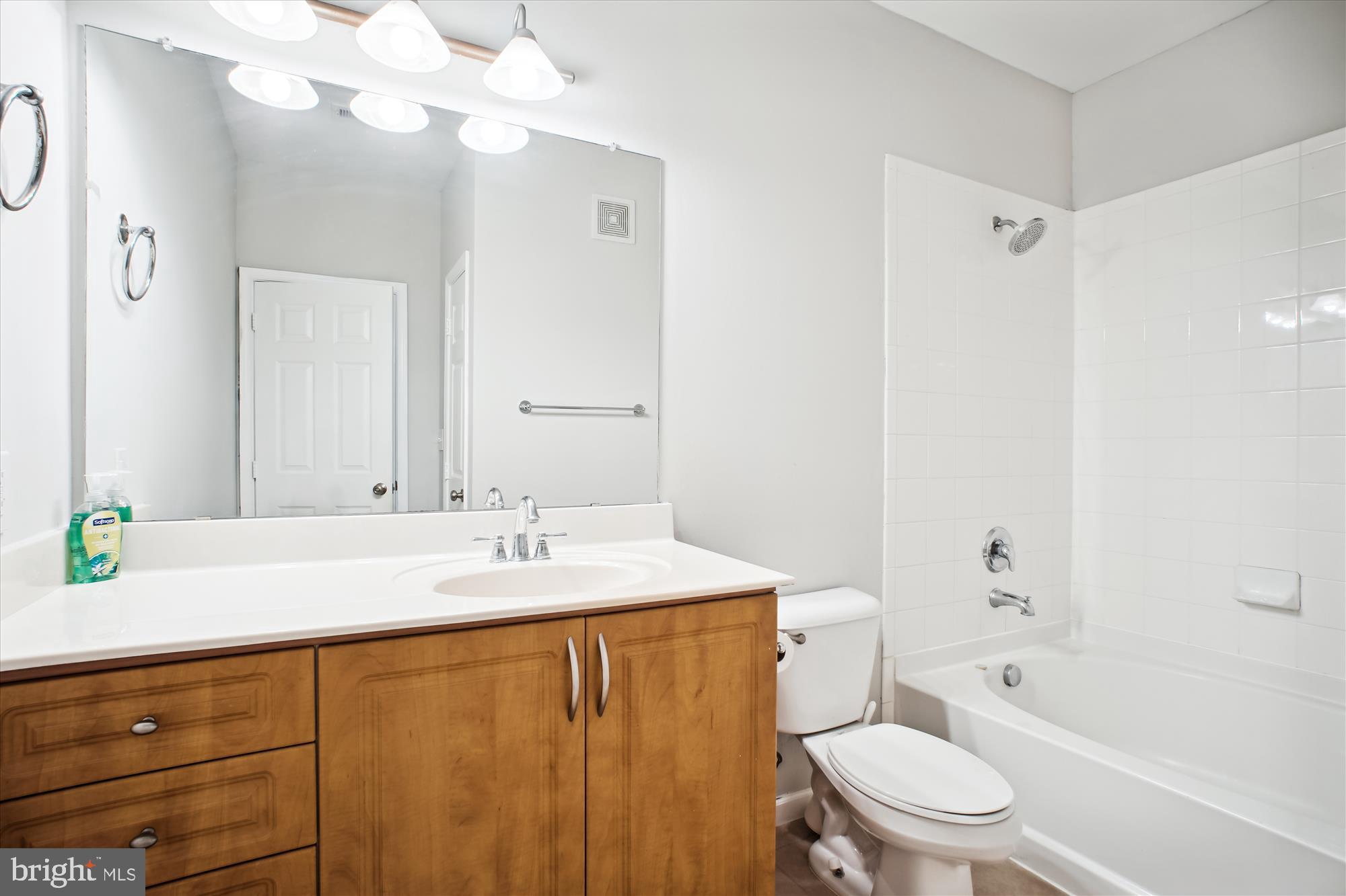 LEGATO CORNER - Land