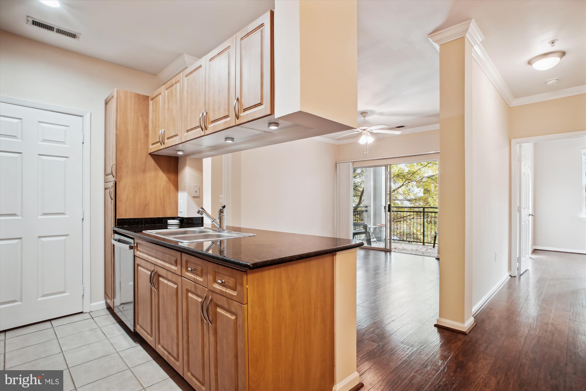 LEGATO CORNER - Land