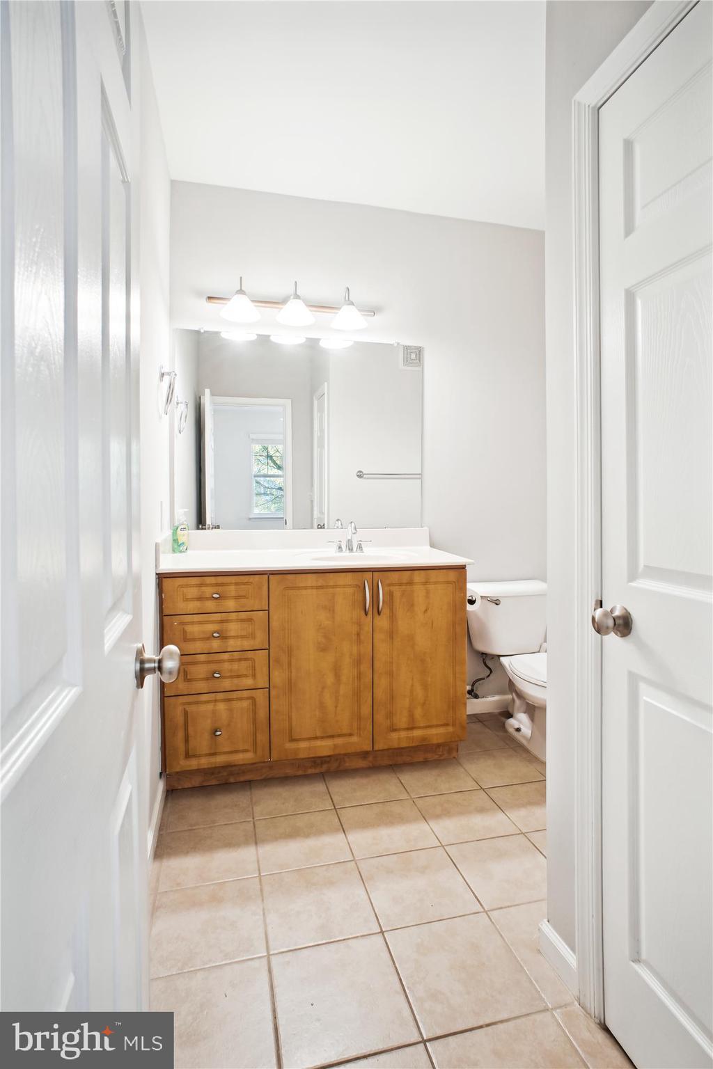 LEGATO CORNER - Land