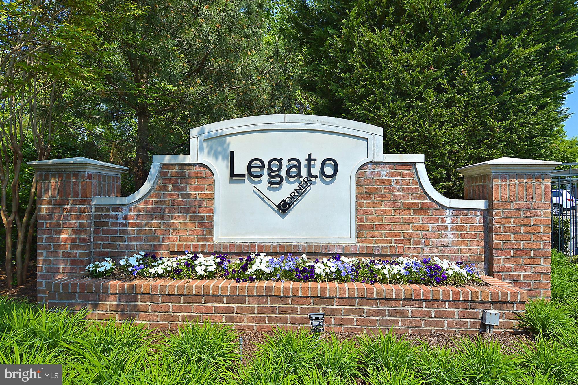 LEGATO CORNER - Land