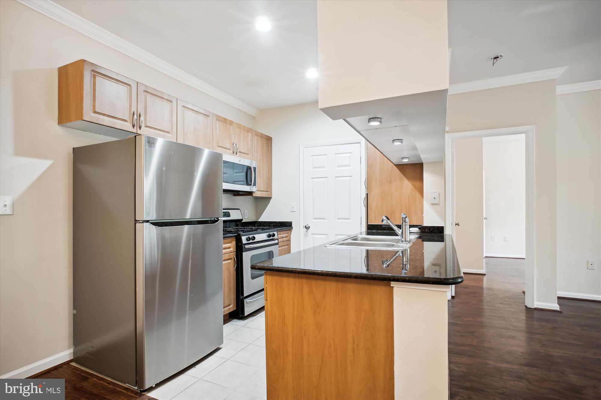 LEGATO CORNER - Land