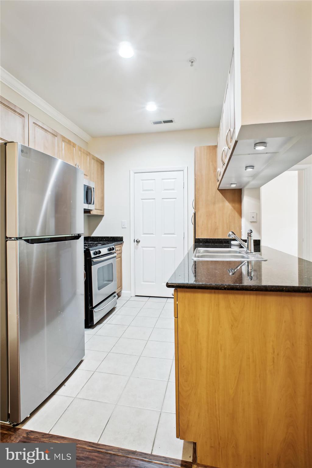 LEGATO CORNER - Land