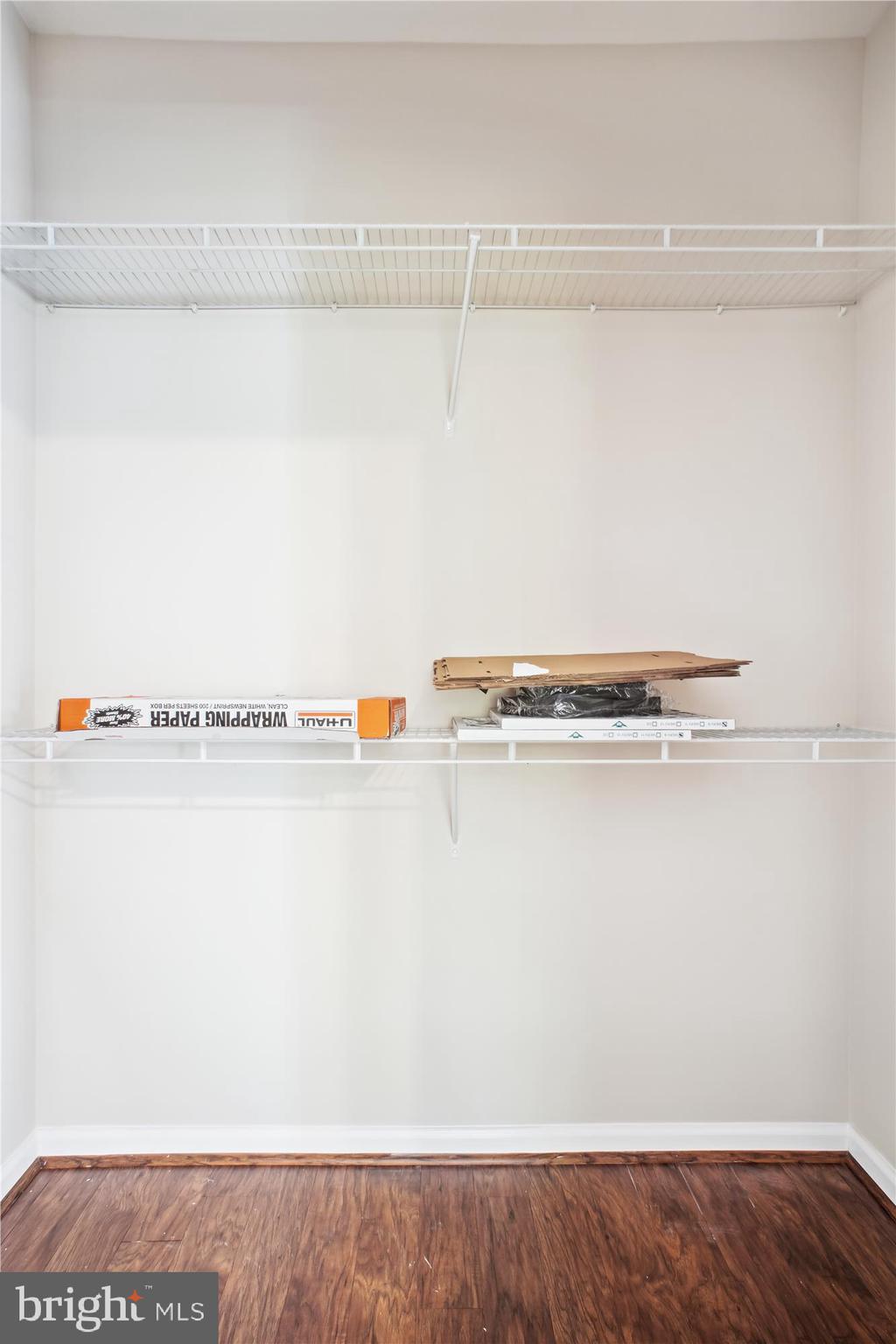 LEGATO CORNER - Land