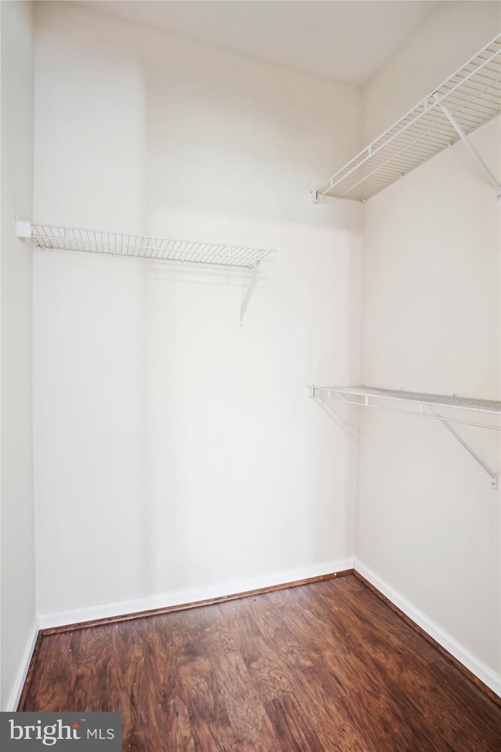 LEGATO CORNER - Land