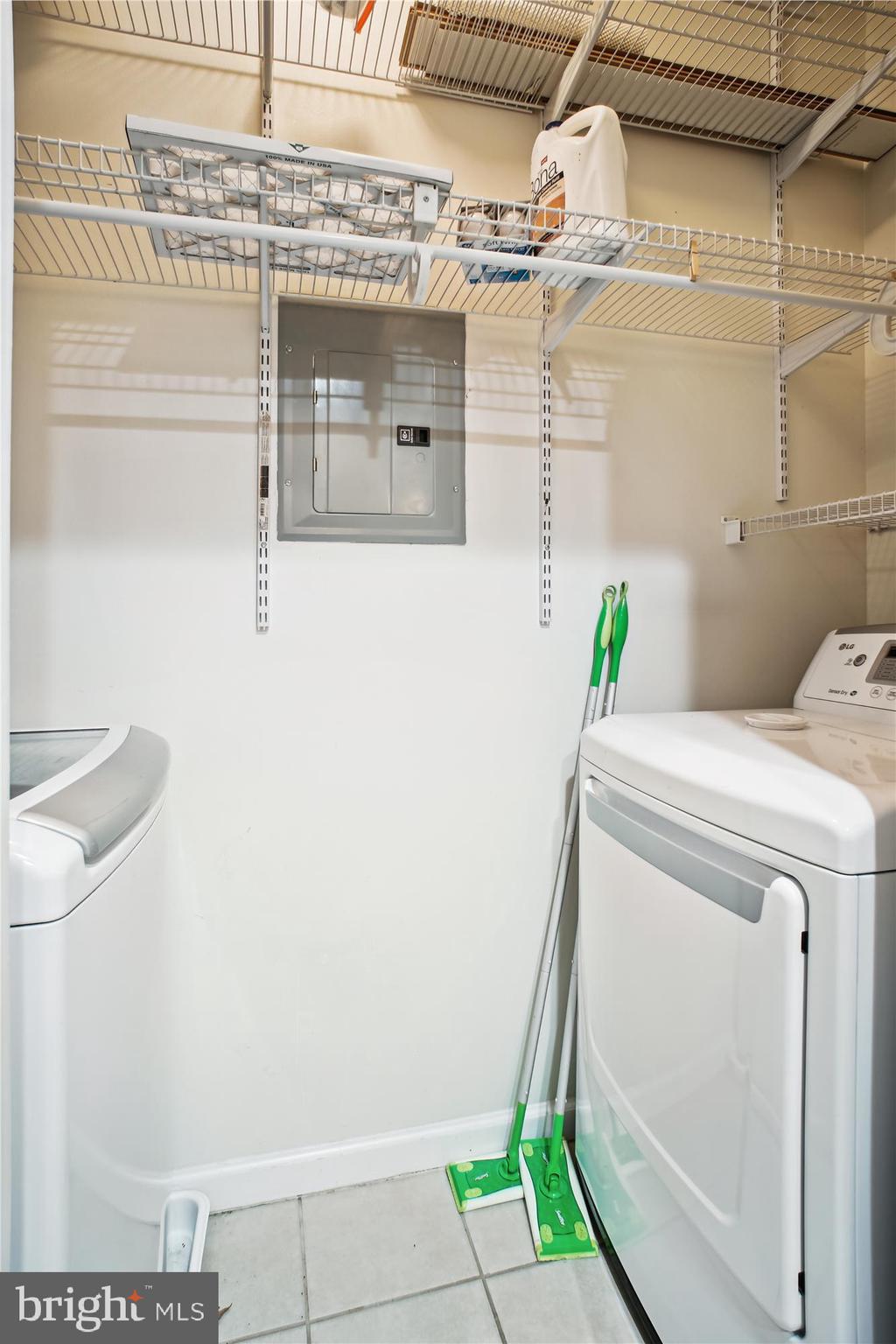 LEGATO CORNER - Land