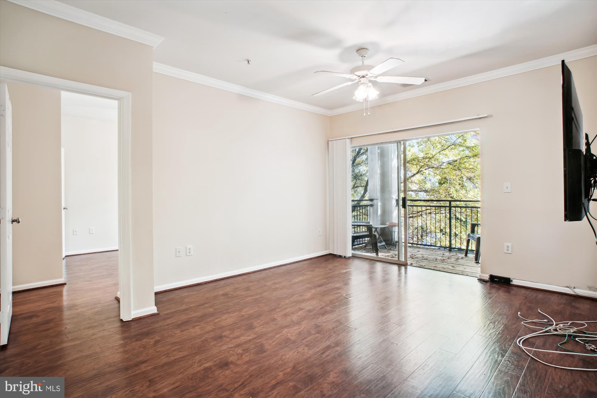 LEGATO CORNER - Land