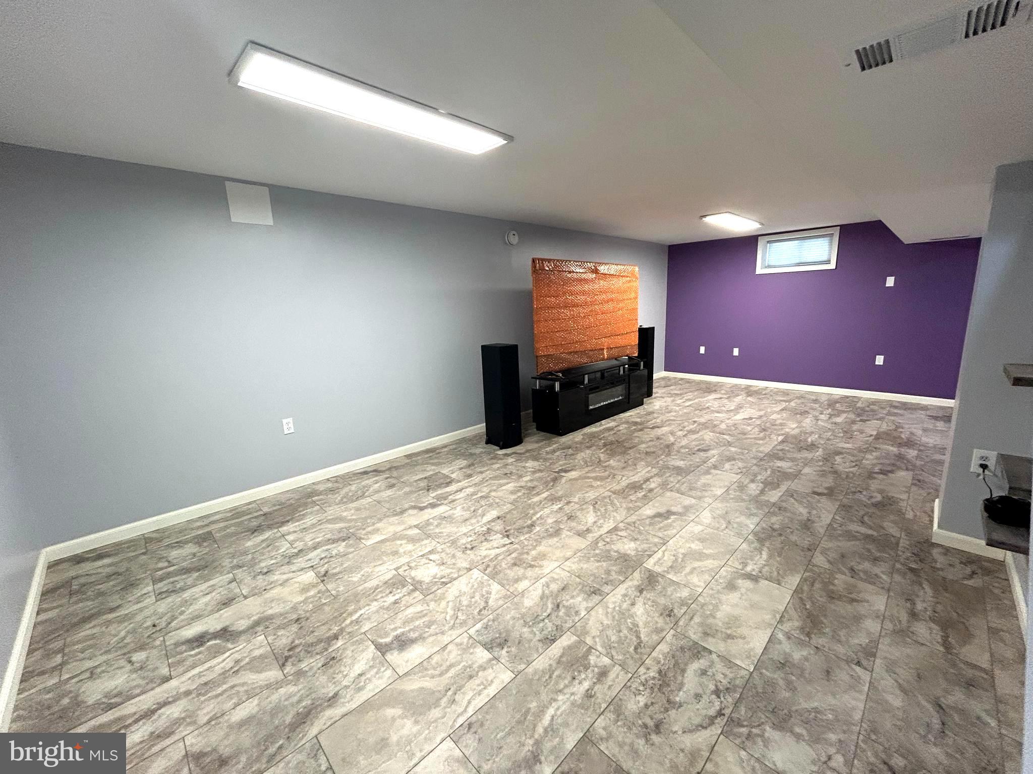 SUBURBIA - Residential Lease