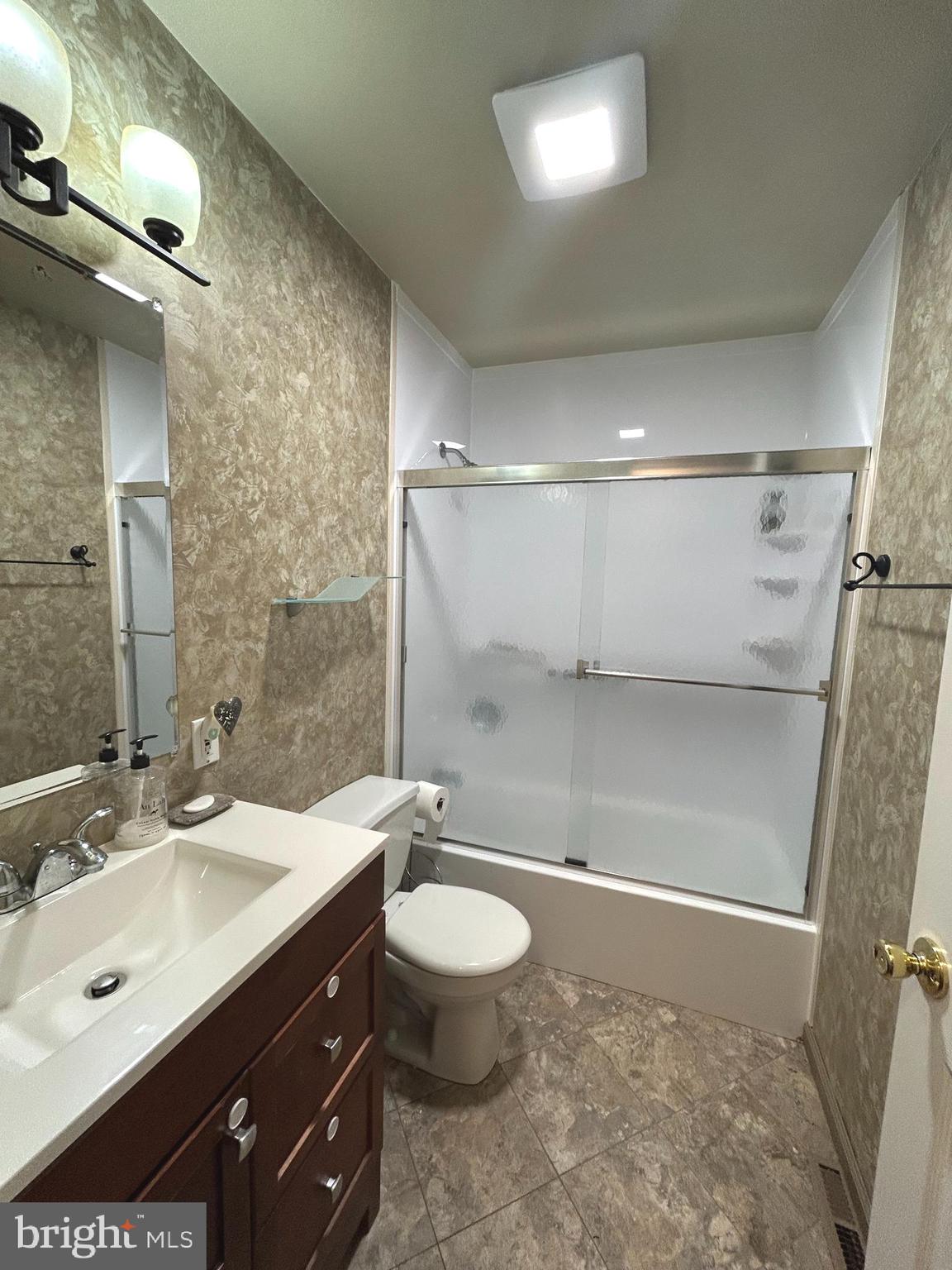 SUBURBIA - Residential Lease