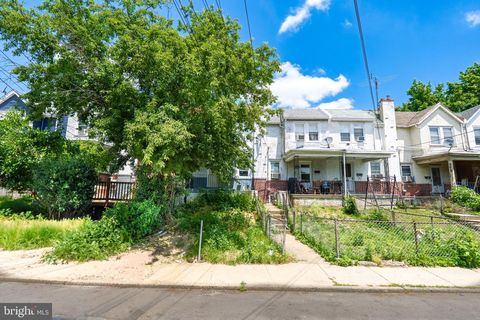 Townhouse For Sale - 7023 Clover Lane<br/> UPPER DARBY, PA 19082