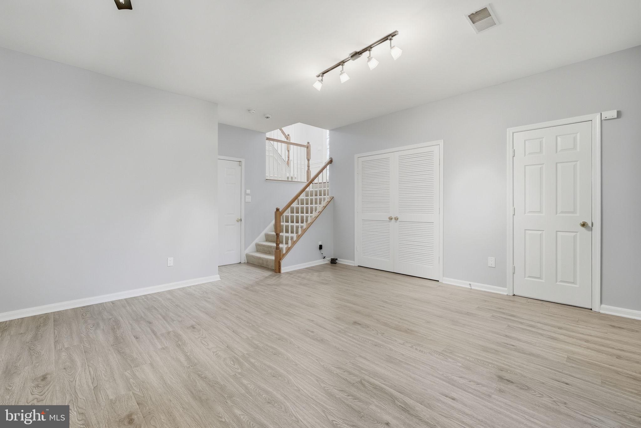 GREAT FALLS CHASE - Residential